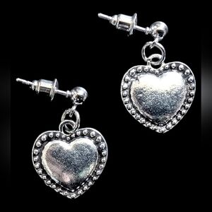 ⭐NWT Goth Boho Silver Vintage Style Dangly Heart Earrings